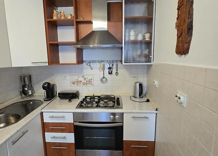House Lorenco, Selce