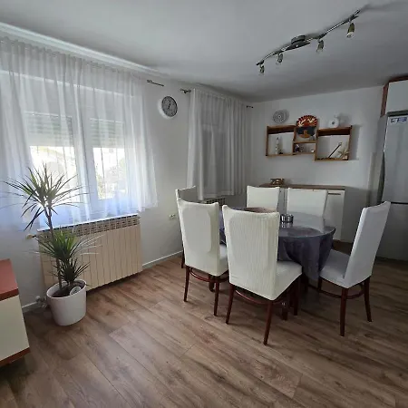 House Lorenco, * Selce