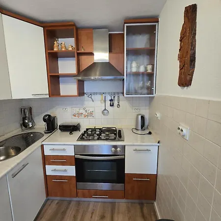 House Lorenco, Selce