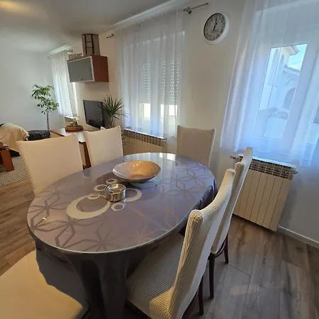 House Lorenco, Villa Selce