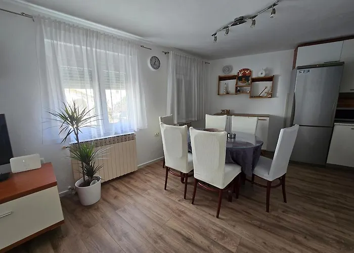 House Lorenco, * Selce